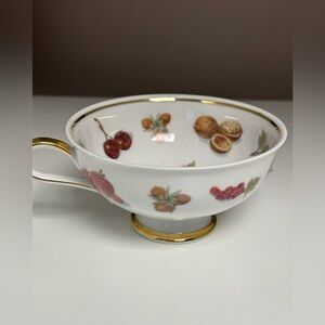 Vintage Elegant White Porcelain Teacup with Gold‎ Rim